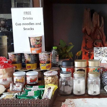 Ruan Ben Ja Don Mueang,Bangkok Hostel Kültér fotó