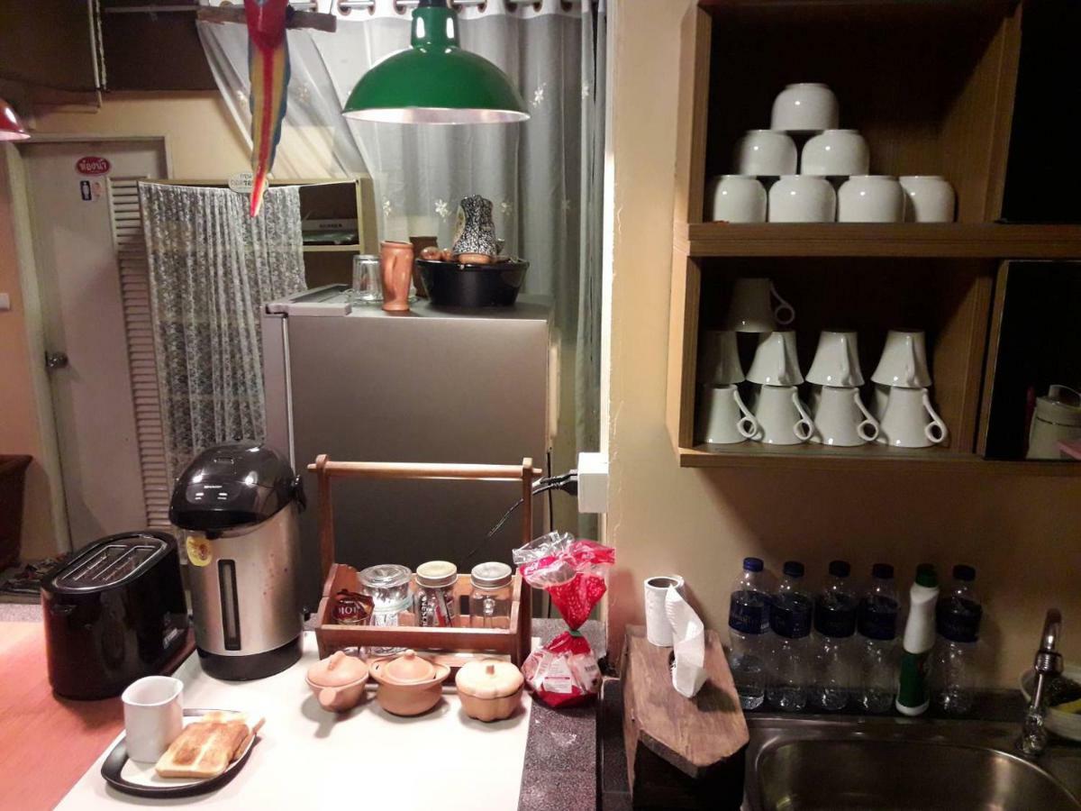 Ruan Ben Ja Don Mueang,Bangkok Hostel Kültér fotó