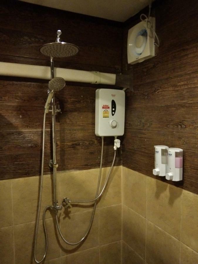 Ruan Ben Ja Don Mueang,Bangkok Hostel Kültér fotó