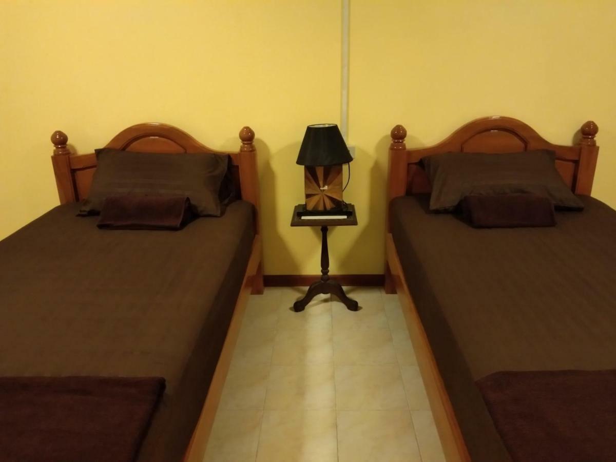 Ruan Ben Ja Don Mueang,Bangkok Hostel Kültér fotó