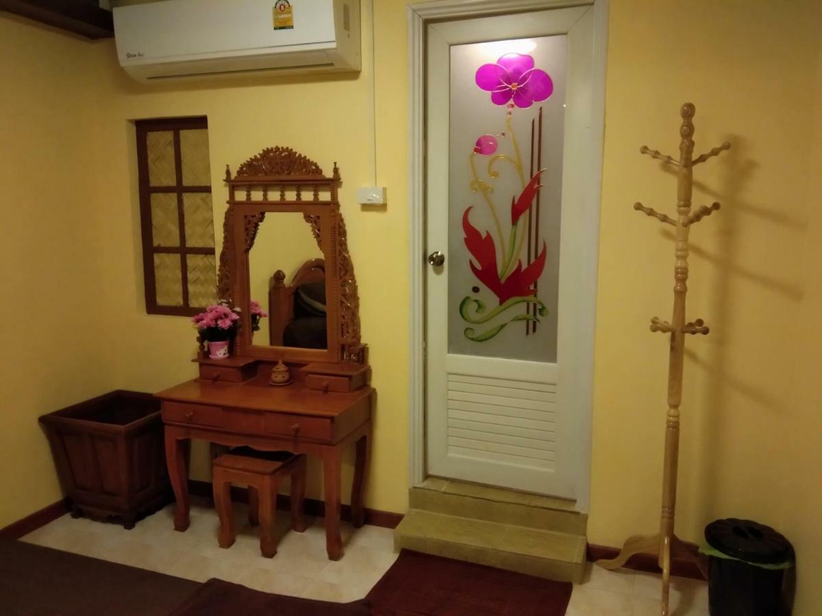 Ruan Ben Ja Don Mueang,Bangkok Hostel Kültér fotó