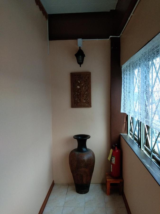 Ruan Ben Ja Don Mueang,Bangkok Hostel Kültér fotó